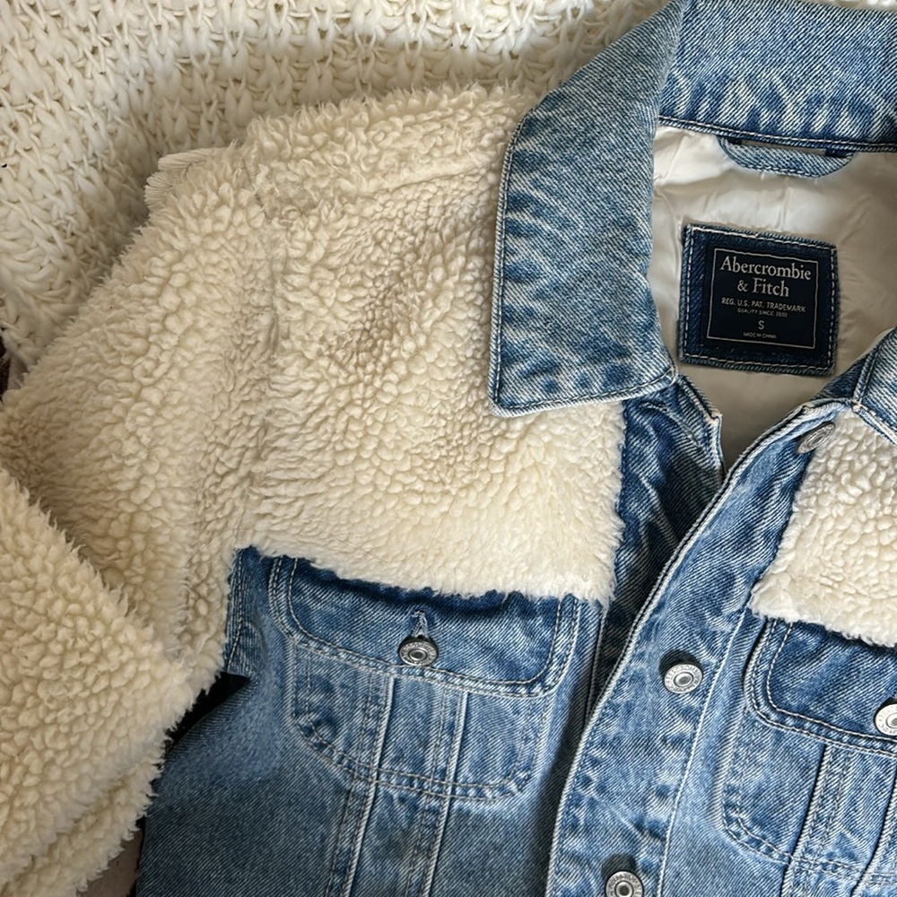 A&F Sherpa denim jacket - Picture 3 of 8